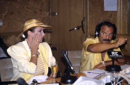 La cantante Rocío Jurado es entrevistada por el periodista Jesús Mariñas en el programa "Protagonistas", de Luis del Olmo, en los años ochenta.