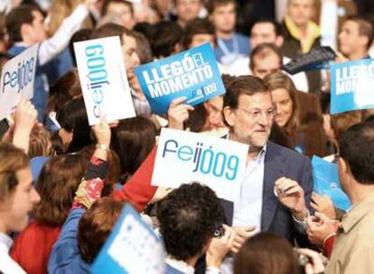 Mariano Rajoy, en el mitin de Santiago de Compostela para proclamar candidato a Feijóo.