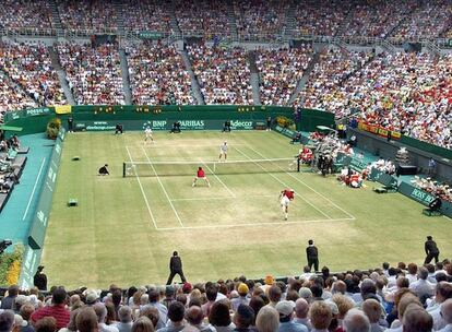 Pese a la victoria de Moyà ante Philippoussis, el equipo español - formado también por ferrero, Corretja y Feliciano López- cayó 3-1  ante Australia.