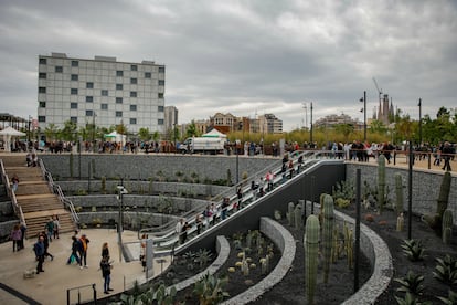 Escaleras mecánicas del nuevo intercambiador de la plaza de Glòries de Barcelona.