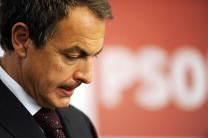 El presidente del Gobierno, José Luis Rodríguez Zapatero, en Ferraz.