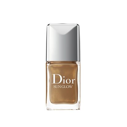 Un top-coat bronceado: Sun Glow para usar como top-coat sobre un color o aplicar solo, de Dior.