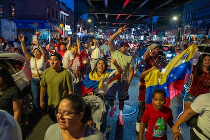  En Nueva York los venezolanos se reunieron en la avenida Roosevelt.