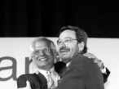 B 33126 - (5/03/2000) - COLOR - MITING DEL P.S.C. (PSC-PSOE) EN LLEIDA - JOSEP BORRELL Y NARCIS SERRA - FOTO : HERMINIA SIRVENT -