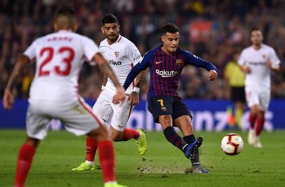 Philippe Coutinho dispara entre contrarios