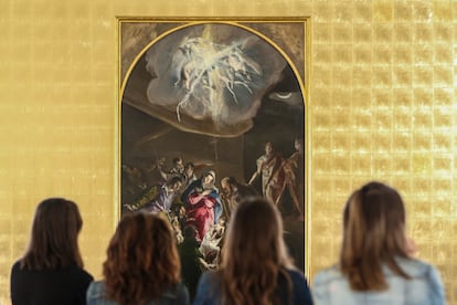 La "obra viva" de Tino Sehgal en el Centro Botín (Santander) se representa frente a la 'Adoración de los pastores' de El Greco.