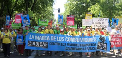 Protesta de afectados por la venta de participaciones preferentes en Madrid.