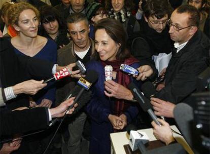 La candidata Ségolène Royal votó en la localidad de Melle, en el oeste francés.