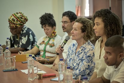 Vera Grabe, Iván Cepeda y Nubia Carolina Córdoba, gobernadora del Chocó, participan en las mesas de diálogo del Gobierno de Petro con el ELN, en febrero de 2024.