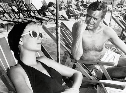 Cary Grant y Grace Kelly en 'Atrapa un ladrón'.