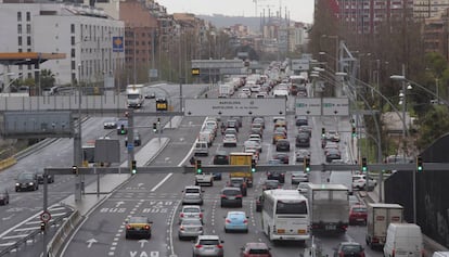 L'avinguda Meridiana des del pont de Sarajevo.