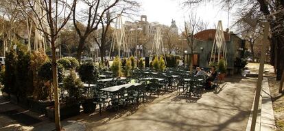 Terraza del Caf&eacute; Gij&oacute;n en el paseo de Recoletos. 