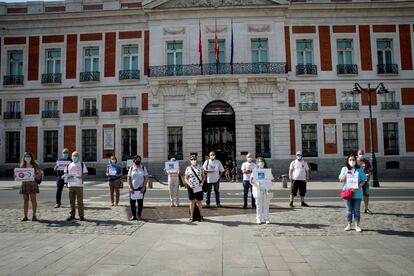 Organizaciones sanitarias, sindicales y vecinales protestan el pasado jueves en la Puerta del Sol, para defender el derecho a la salud pública.