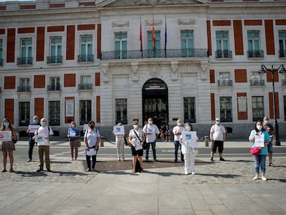 Organizaciones sanitarias, sindicales y vecinales protestan el pasado jueves en la Puerta del Sol, para defender el derecho a la salud pública.