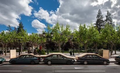 'Chill out' de madera sobre varios coches diseñado por Benedetto Bufalino para el V Festival Concéntrico de Logroño.
