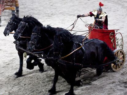 Hasta que Nicki Pfeifer, el domador de caballos, no dio el visto bueno (en enero de 2008), nada del proyecto parecía posible. La escena fundamental, la carrera de cuadrigas en la que Judá Ben Hur y Mesala luchan por la gloria o la muerte, debía trasladarse a tamaño real. Al final habrá cinco cuadrigas, 20 caballos andaluces que llevan entrenándose año y medio. A diferencia de la película, en la escena sí suena música. La partitura corre a cargo de Stewart Copeland, ex batería de The Police y compositor de bandas sonoras como 'La ley de la calle' o 'Rapa Nui'.