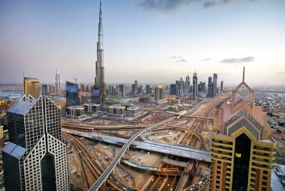 Fotografía de la ciudad de Dubai en la que se aprecia el edificio Burj Dubai, el más alto del mundo