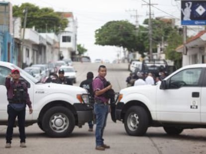 La masacre en un bar del Estado mexicano de Veracruz, que se saldó con al menos 29 muertos y 8 heridos, revive los peores fantasmas de la violencia que azota al país