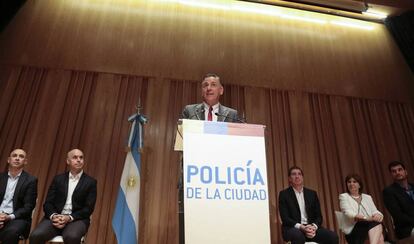 Jos&eacute; Pedro Potocar da su primer discurso como jefe de la Polic&iacute;a de la Ciudad, el 29 de diciembre pasado.