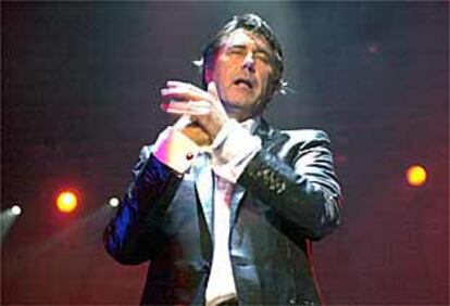 Bryan Ferry, durante su actuación el viernes en Santiago de Compostela.