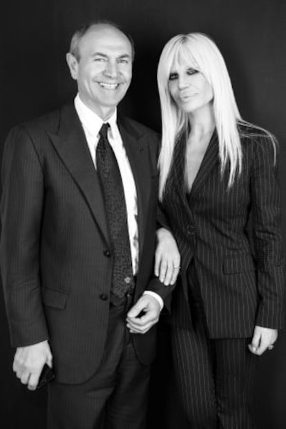 Donatella Versace y Gian Giacomo Ferraris, consejero delegado de la marca.
