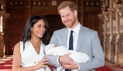 Los duques de Sussex presentan a su hijo, Archie Harrison, el pasado miércoles en el castillo de Windsor.