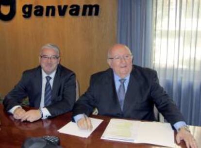 El presidente de Ganvam, Juan Antonio Sánchez Torres (d), junto a su director general, Tomás Herrera (i). EFE/Archivo
