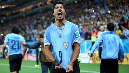 Luis Suarez celebra el 2-1 ante Inglaterra.  