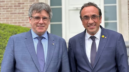 Carles Puigdemont, expresidente de la Generalitat, y Josep Rull, presidente del Parlament, este junio en Waterloo (Bélgica).