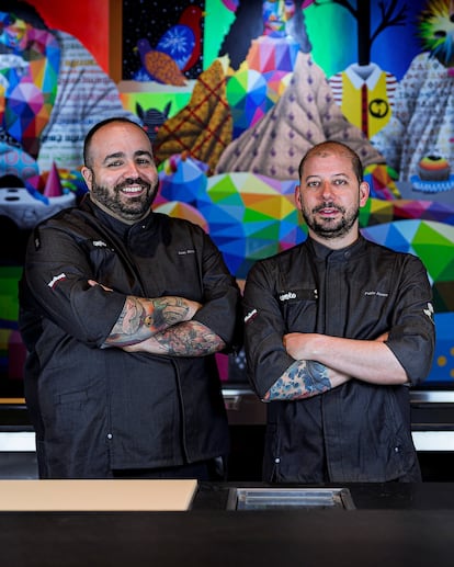 Los cocineros del restaurante japonés Umiko, en Madrid: Juan Alcaide y Pablo Álvaro Marcos (a la derecha).  