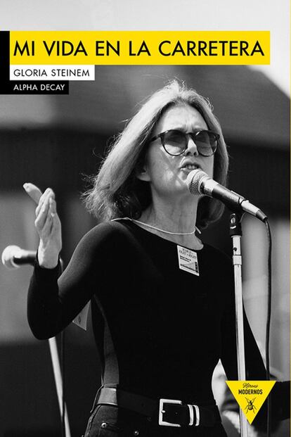 "La carretera es complicada, de la misma forma en que la vida es complicada. Nos aleja de la negación y nos conduce a la realidad, nos aparta de la teoría y nos lleva a la práctica": esto afirma la activista y viajera estadounidense Gloria Steinem desde su voz de adulta, recordando sus años de infancia itinerante cuando viajaba en coche por su país con su familia, experiencia que la convirtió en la luchadora que hoy es. Traducción: Regina López Muñoz.