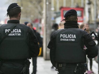 Dos mossos d&#039;Esquadra, en una imagen de archivo.