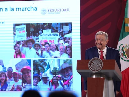 Andrés Manuel López Obrador durante su conferencia mañanera del 14 de noviembre.