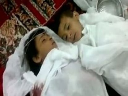 Captura de un vídeo que, según la oposición, muestra a dos víctimas de la matanza de Al Qubeir.