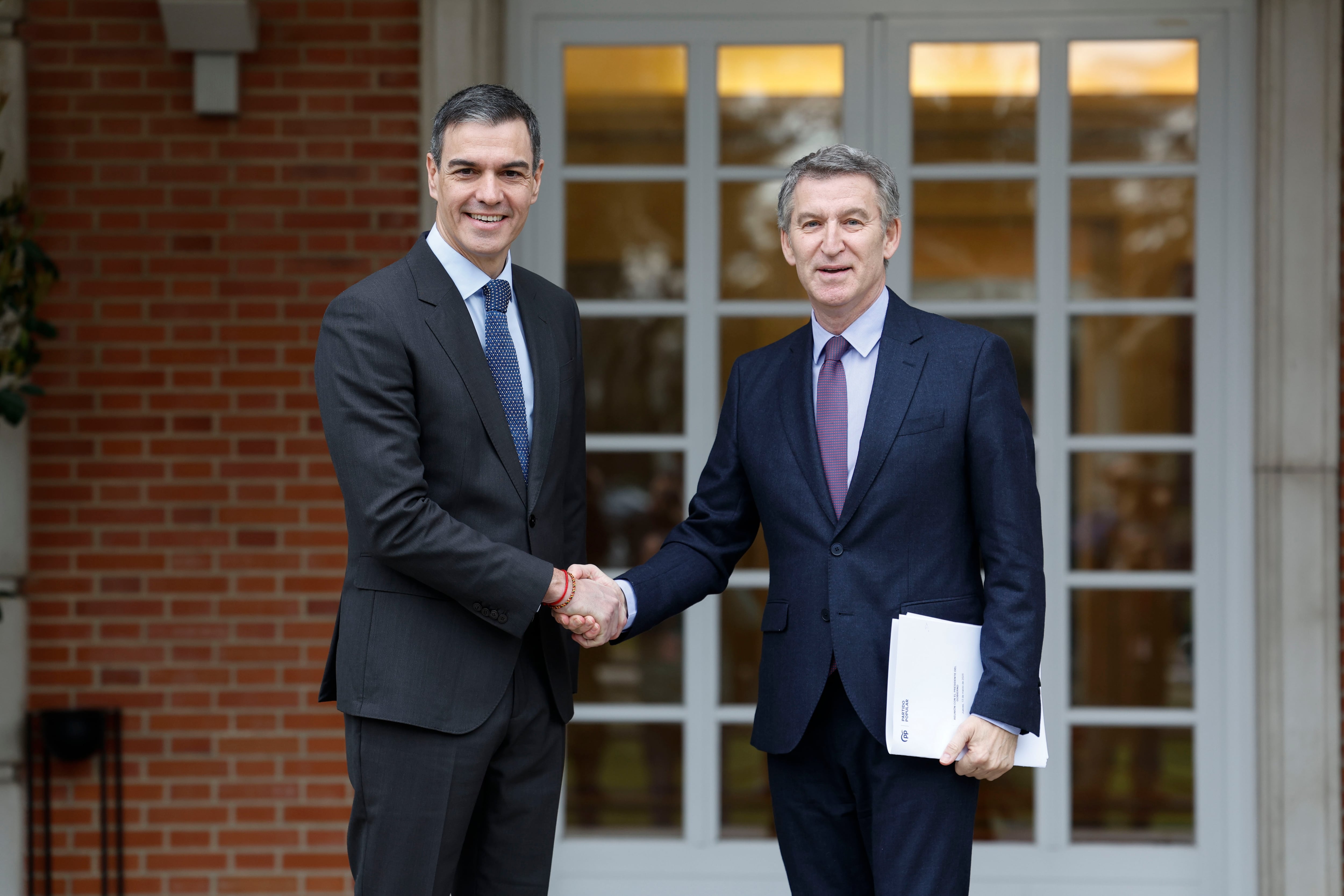 Sánchez y Feijóo se reunirán el lunes para abordar el envío de tropas a Ucrania y la política de defensa