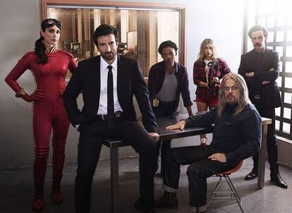 El reparto de 'Powers'.