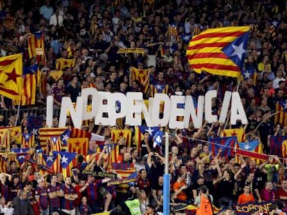 Aficionados del Barcelona, con &#039;estelades&#039;
