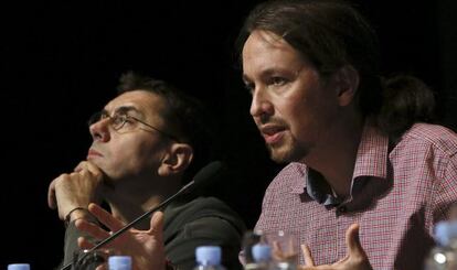 Iglesias y Monedero, en la presentación de su libro 'Disputar la democracia'.