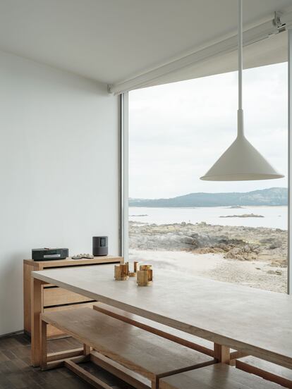 El salón de la casa de Chipperfield en Corrubedo.  