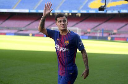 Coutinho en la presentació davant l'afició blaugrana al Camp Nou.