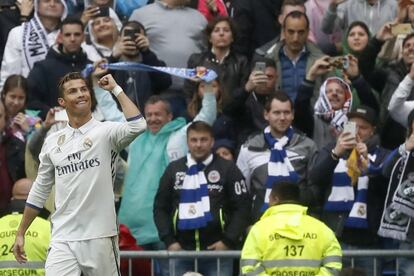 Cristiano Ronaldo celebra su gol de cabeza.