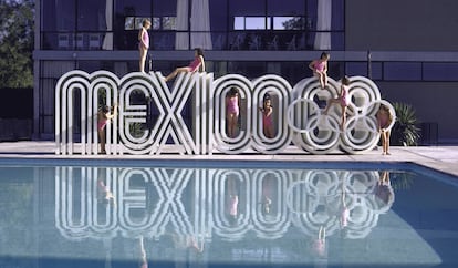 Escultura con el logo de los Juegos de México.