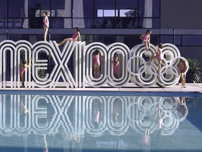 Escultura con el logo de los Juegos de México.