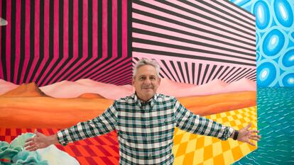 Patricio Cabrera con su obra 'Vista del mar en Tiscamanita' (2021), en su muestra 'El labrador y el astronauta' en el CAC Malaga.