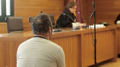 El acusado de encargar un asesinato, en el banquillo de la Audiencia de Castellón.