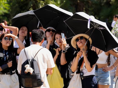 Turistas ante la Sagrada Familia de Barcelona, el pasado mes de agosto.