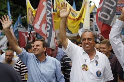 Paes e Pez&atilde;o em campanha no Rio.