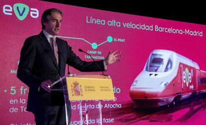 Íñigo de la Serna presentó el AVE 'low cost' EVA en febrero de 2018, durante su etapa como ministro de Fomento.