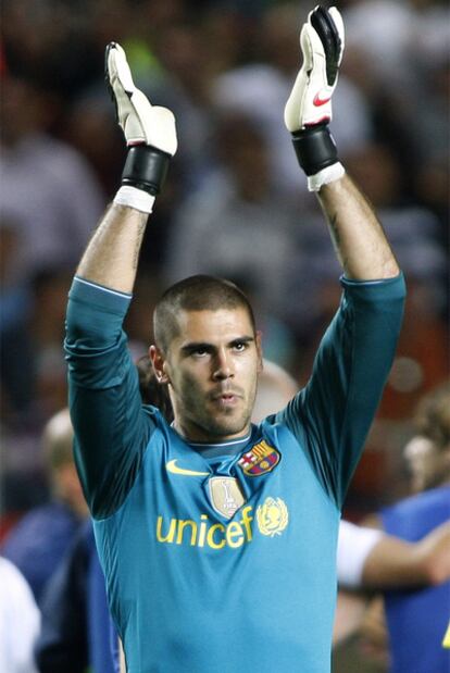 Víctor Valdés, tras el partido ante el Sevilla en el Sánchez Pizjuán.