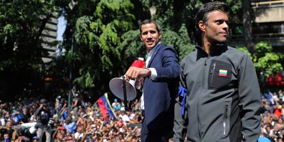 Guaidó y Leopoldo López, durante un mitin en Caracas, el 30 de abril.